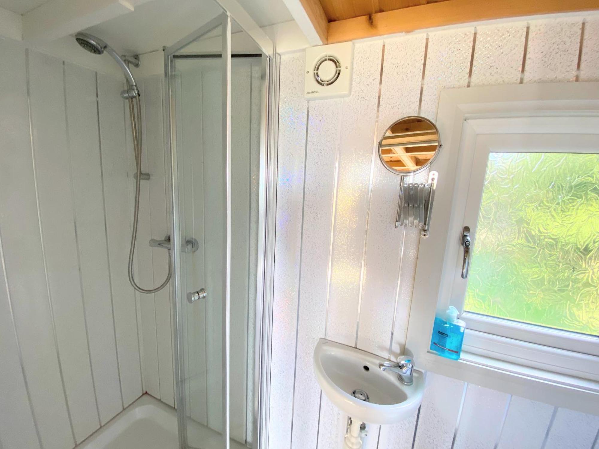 Вілла Blair Tiny House With Private Hot Tub - Fife - Loch Leven - Lomond Hills Данфермлін Екстер'єр фото