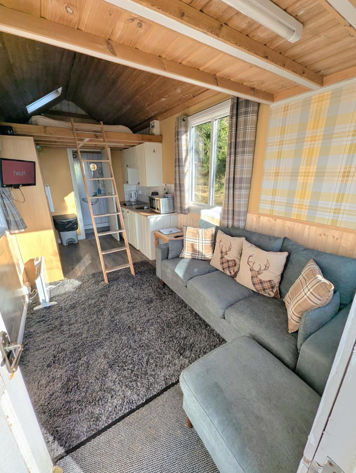 Вілла Blair Tiny House With Private Hot Tub - Fife - Loch Leven - Lomond Hills Данфермлін Екстер'єр фото